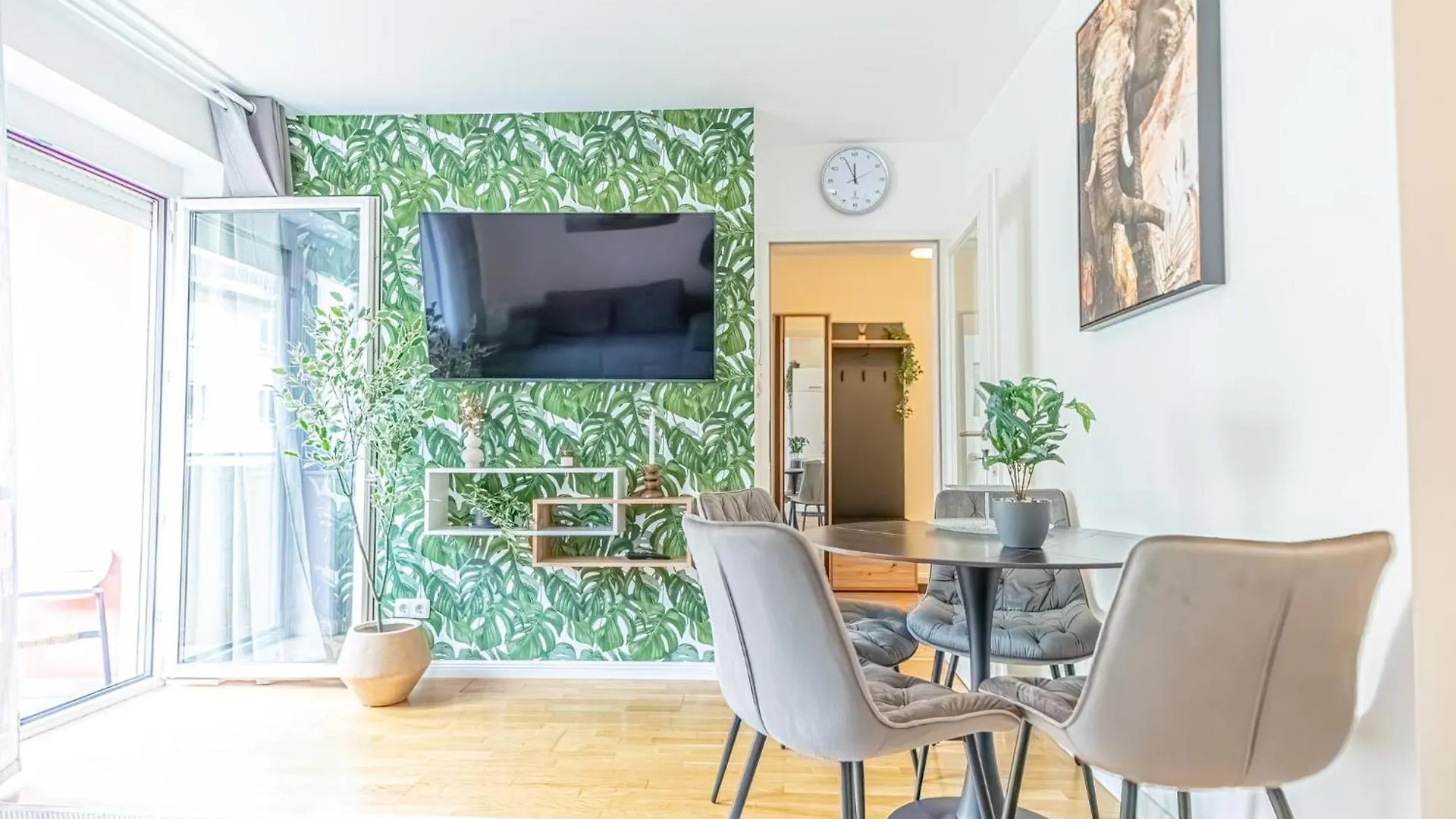 Sweet 1Br & 1Lr With Balcony, 9-Min To City Center Vienna