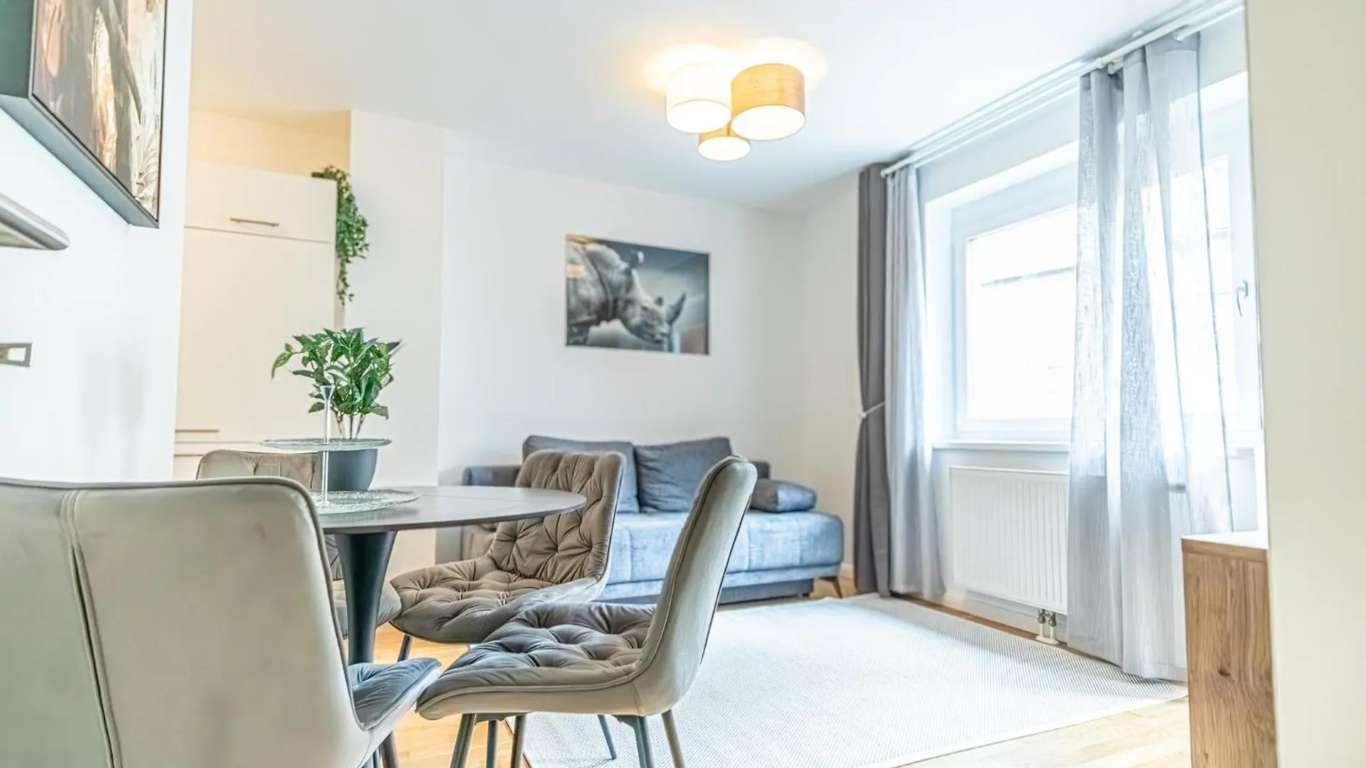 Sweet 1Br & 1Lr With Balcony, 9-Min To City Center Vienna Apartment