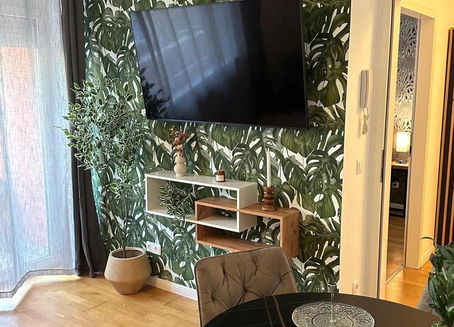 Sweet 1Br & 1Lr With Balcony, 9-Min To City Center Vienna