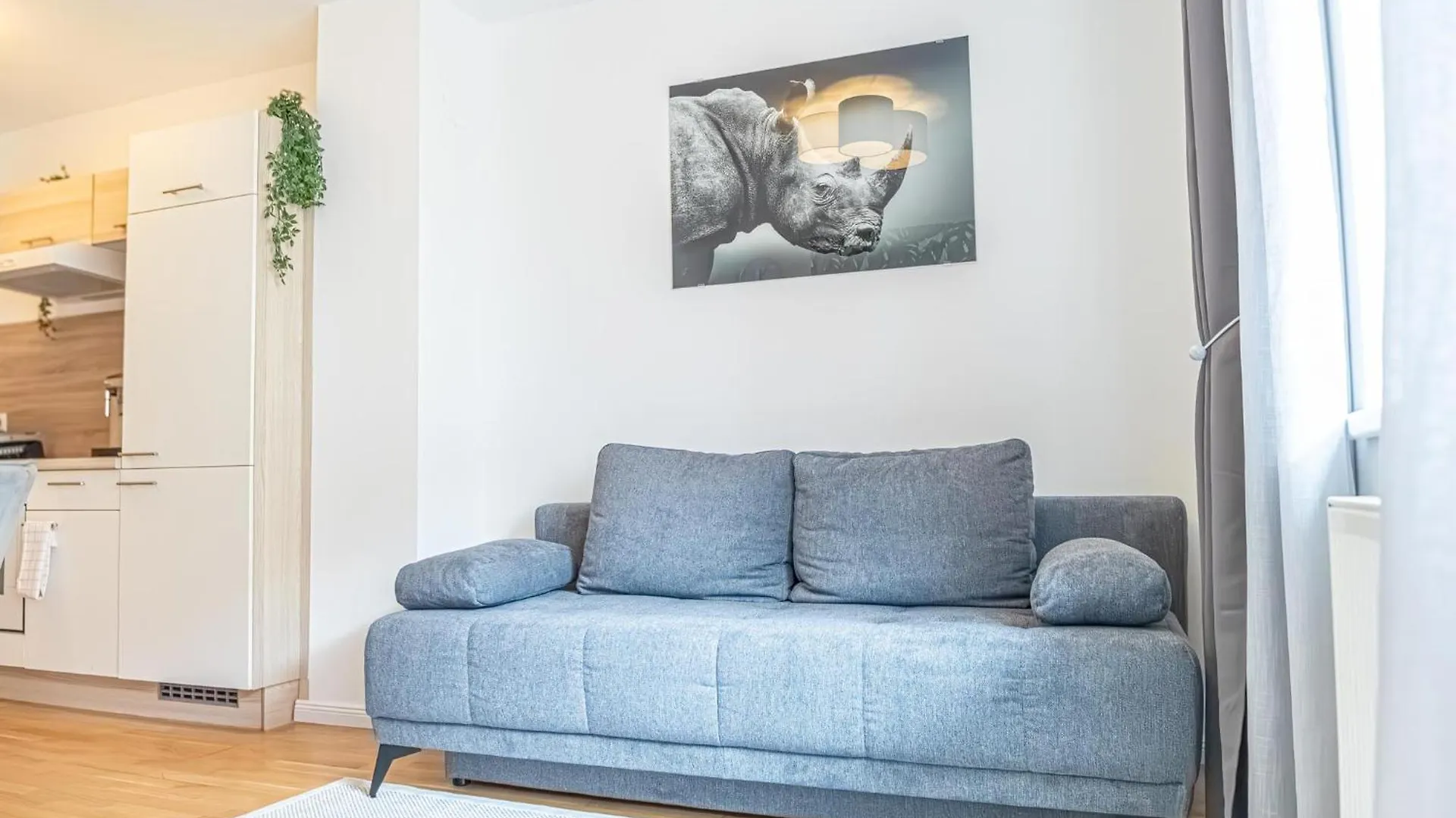 Sweet 1Br & 1Lr With Balcony, 9-Min To City Center Viena 0*,  Austria