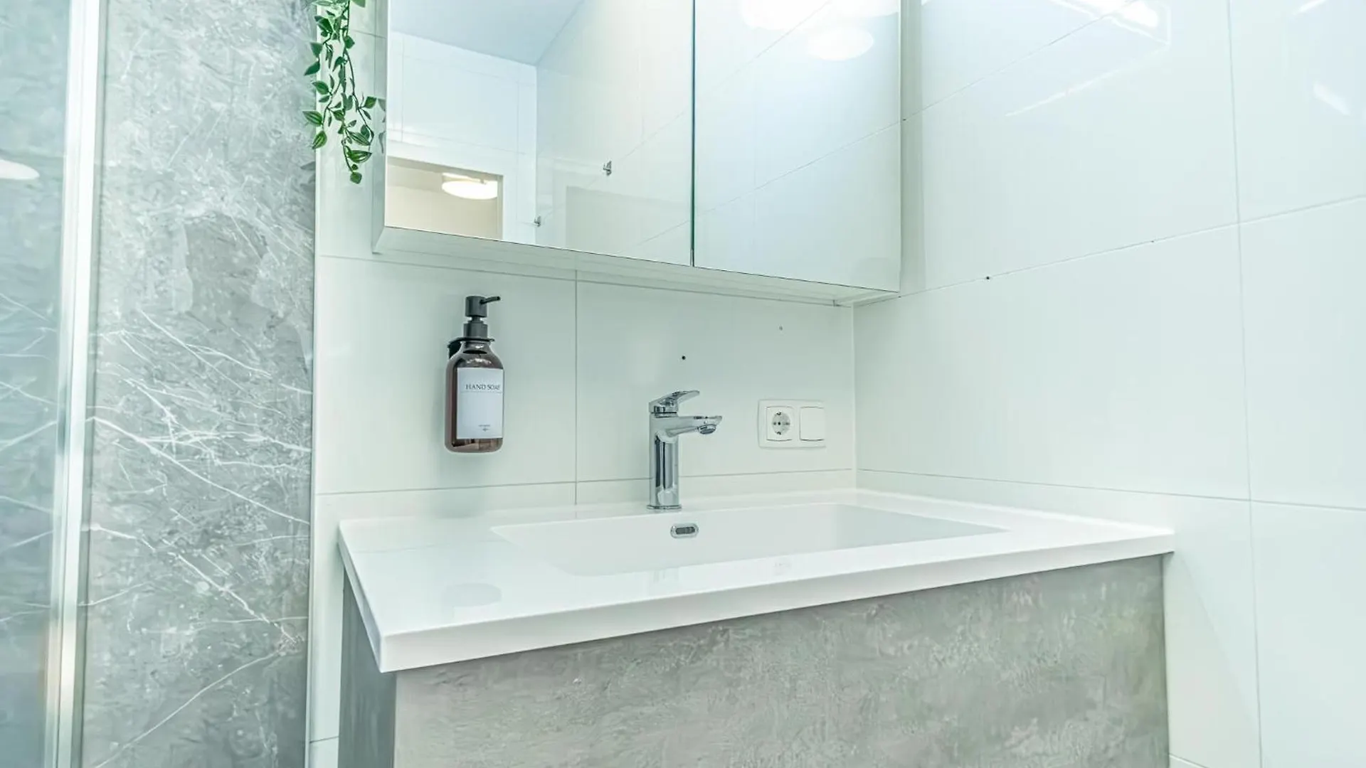 Apartamento Sweet 1Br & 1Lr With Balcony, 9-Min To City Center Viena